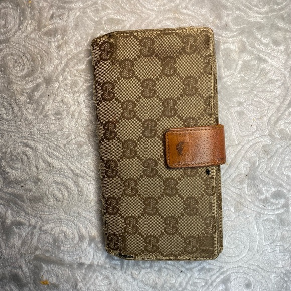 Gucci rivet studded wallet - Picture 2 of 3